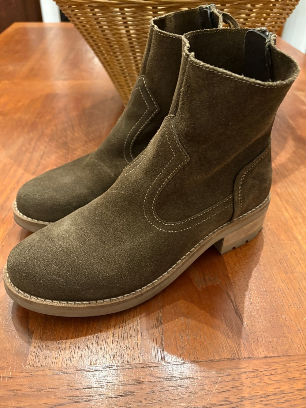 Cruza PORTUGAL MILA zip back ankle booties Suede Olive western festival, size 8